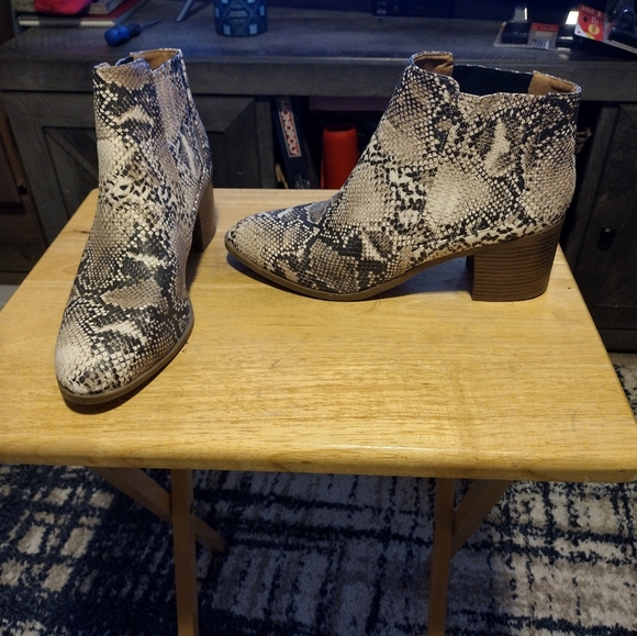 Snakeskin ankle boot - Picture 3 of 3